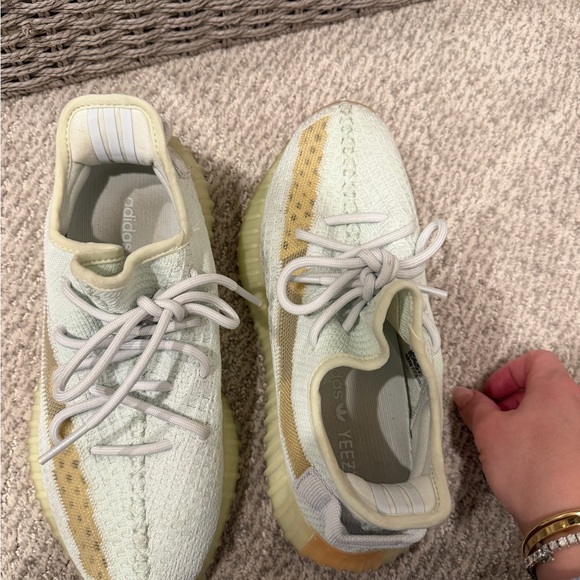 Yeezy Women's Shoes in Light Green and Tan - Picture 3 of 4